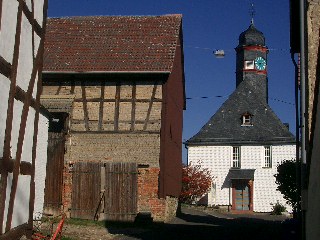 Born: Blick von der Obergasse auf die Kirche